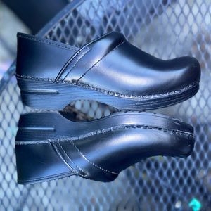 Dansko 40 (9.5-10)wide pro black